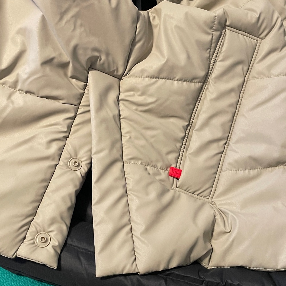 Hunter Puffer Hooded Vest size small - Picture 14 of 16